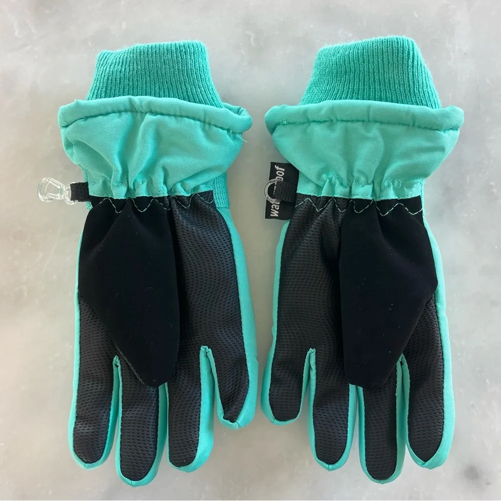 Champion kids aqua waterproof ski and snowboard gloves. 4-7